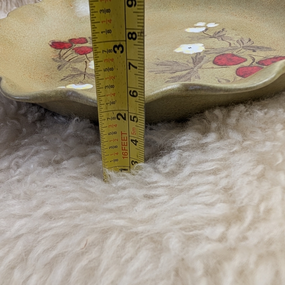 VINTAGE SCALLOPED CERAMIC PLATE HAND PAINT FLORAL/ STRAWBERRY - Picture 7 of 7